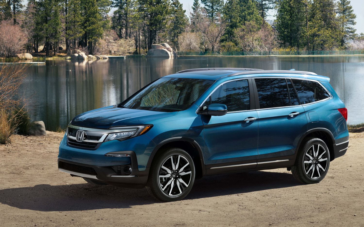 Comparison Subaru Ascent Premium 2019 vs Honda Pilot EXL 2019